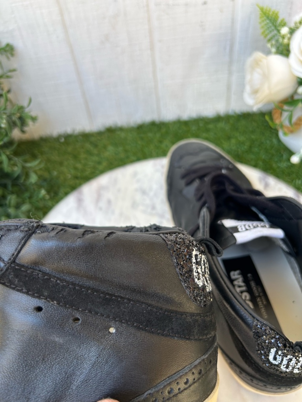 GOLDEN GOOSE
Women'Mid Star in black Zappa with black glitter star Sz 40 
$695 - Picture 15 of 17